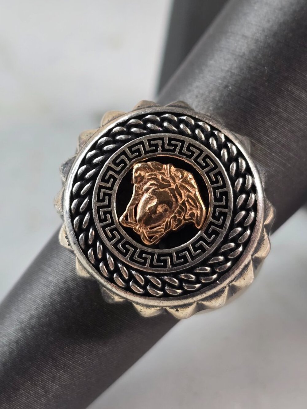 Mens Sterling Silver Two Tone Greek Key Medusa Ring 11.1g E3009